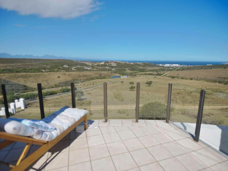 Fly Me To The Moon Guesthouse Mossel Bay Exterior foto